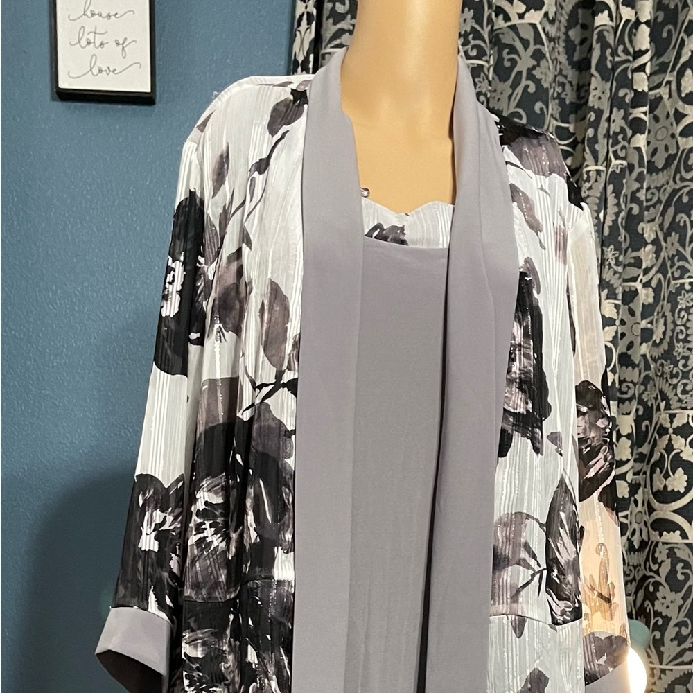 Great two piece set. Wear to work, church or special occasion.